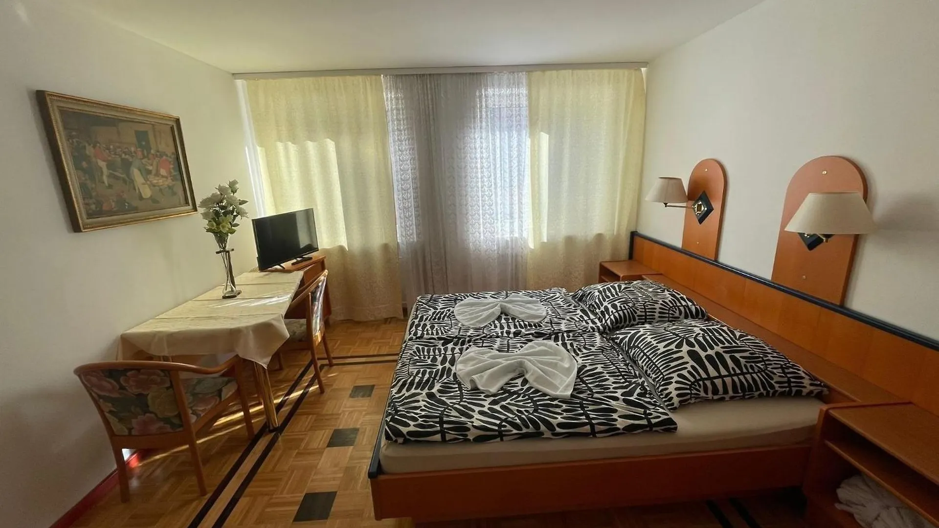 Pension Doppelbett Mit Balkon Zimmer 21 Nürnberg