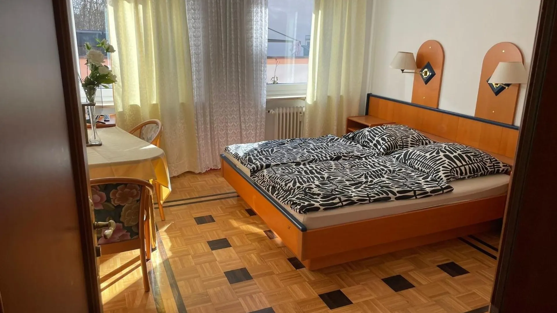 Pension Doppelbett Mit Balkon Zimmer 21 Nürnberg Lejlighed