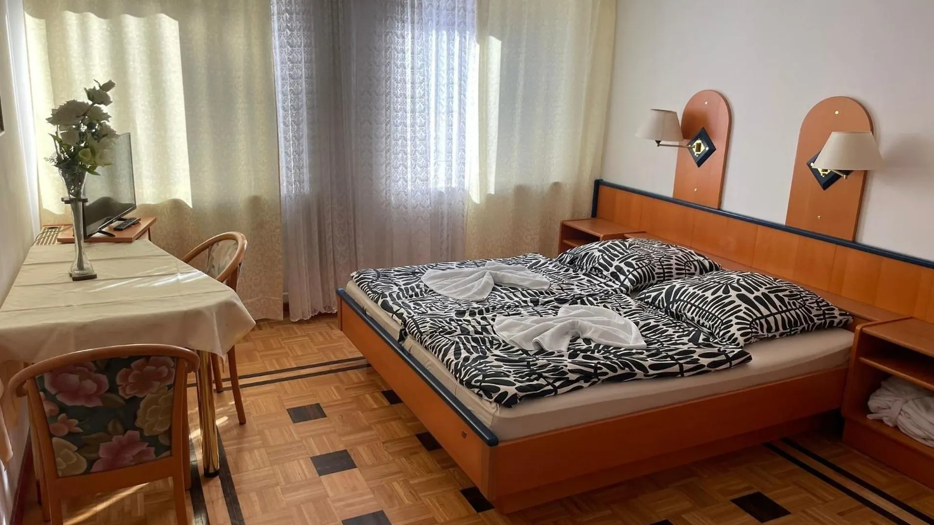Pension Doppelbett Mit Balkon Zimmer 21 Nürnberg Tyskland