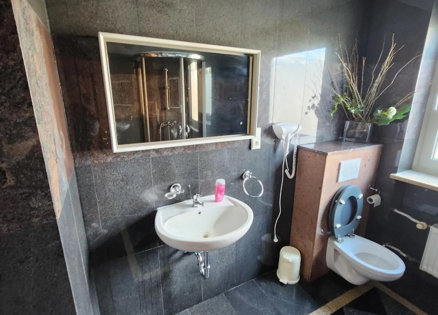 Pension Doppelbett Mit Balkon Zimmer 21 Nürnberg
